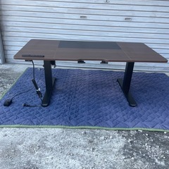 電動昇降式テーブル　高さ44〜70×幅120×奥行き60cmの画像