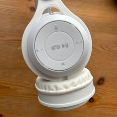 差し上げます　ヘッドフォン　白イヤホンの画像