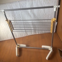 折りたたみ洗濯物干しの画像