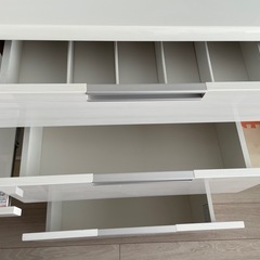 ニトリ　ホワイト 食器棚 ガラス扉付きの画像