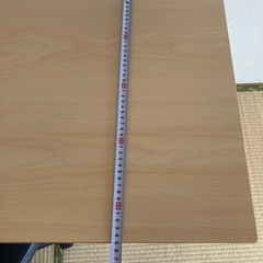 机と椅子のセットの画像