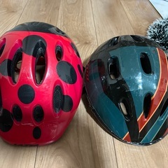 ヘルメット、青はおまけの画像