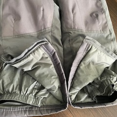 子供用スノボーウェア上下セット＆スノーブーツの画像