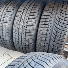 18インチアルミ付スタッドレスタイヤの画像