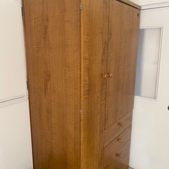 木製クローゼットの画像