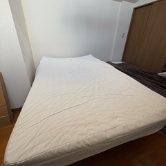 セミダブル　ベッドとマットレスの画像