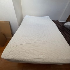 セミダブル　ベッドとマットレスの画像