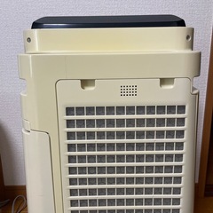 SHARP 加湿空気清浄機 2015年製　KC-D70 -wの画像