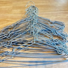 期限今年まで！滑らないハンガー33本まとめ売りの画像