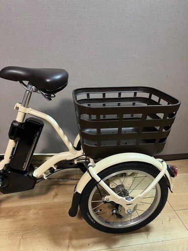 美品✨ ブリヂストン三輪電動自転車、バッテリーB400（14.3～14.6Ah相当）。全体的に使用感が少なく、ほぼ新品の状態です。20