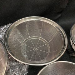ステンレス製メッシュざる4個セット　新品　未使用　サイズ幅約21〜26cm 味道の画像