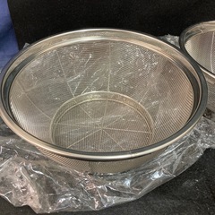 ステンレス製メッシュざる4個セット　新品　未使用　サイズ幅約21〜26cm 味道の画像