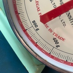 アナログ式のキッチンスケール（はかり） の画像