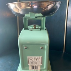 アナログ式のキッチンスケール（はかり） の画像