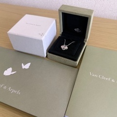 VCA ヴィンテージアルハンブラペンダント ギヨシェ WGの画像