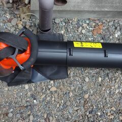 購入価格の75％引きです。未使用新品。お庭の落ち葉対策としてブロワー＆５０リッター集塵袋付きバキューム。の画像