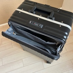 【決まりました】スーツケースの画像