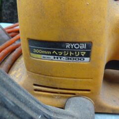 電動バリカン式垣根などの枝切り用ヘッジトリマの画像