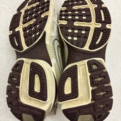 Nike ランニングシューズ ホワイト/ベージュ25㎝の画像
