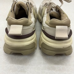 Nike ランニングシューズ ホワイト/ベージュ25㎝の画像