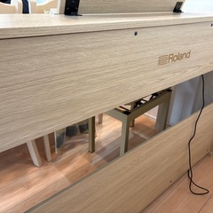 【12月中にお取引いただける方1万円引いたします】電子ピアノ ローランド RP701 ライトオーク　2022年製の画像