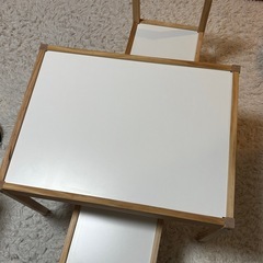 IKEA 子供用テーブルセットの画像