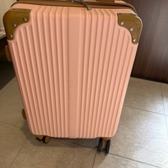 洋服、食品、生活用品、車用品、キャリーケース等の画像