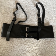 服の上に付けるもの？の画像