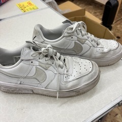 Nike エアフォース1ホワイトスニーカー中古25.5㎝の画像