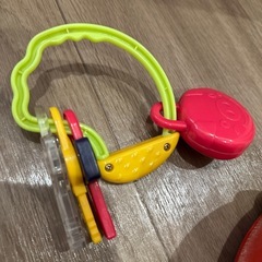 ミッキー、プーさんおもちゃ、カギおもちゃの画像