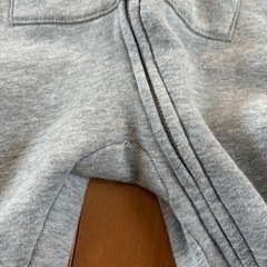 GAP グレー くまフード足付きロンパース0〜3ヶ月の画像