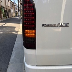 200系 ハイエース スモークテール テールランプ LEDの画像