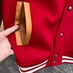 【美品】ルイヴィトン ヴィクトワール ダウンジャケット 赤 ベージュ 52サイズの画像