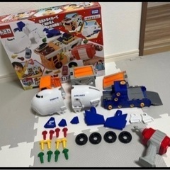 くみかえアクション！キャリアカー&カーゴジェットセット　トミカの画像