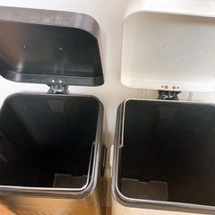 ゴミ箱２つの画像