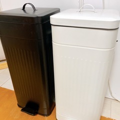 ゴミ箱２つの画像