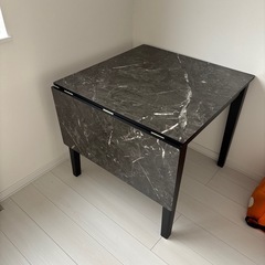 ダイニングテーブル　伸縮タイプの画像