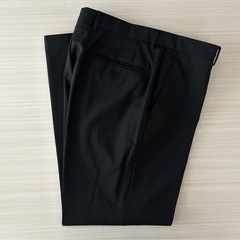 シンプルなスーツ　就活、フレッシャーズ向けの画像