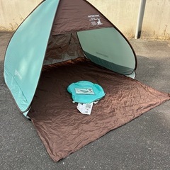 パッと広がるポップアップテントの画像