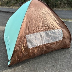 パッと広がるポップアップテントの画像