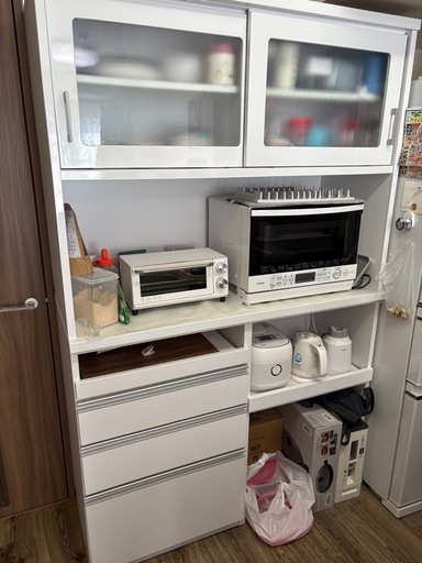 キッチンカップボード