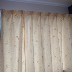 カーテンの画像