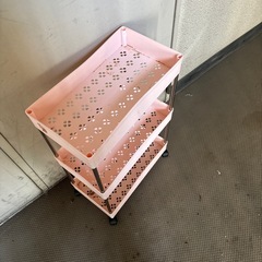 画像はキャスター付きの3段キッチンワゴンです
の画像