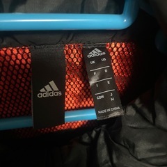 adidas ウィンドブレーカーの画像