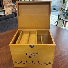 木製 救急箱 FIRST AID 薬箱 収納ボックスの画像