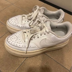 NIKE   厚底スニーカー［決まりました］の画像