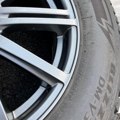 デリカD5スタッドレス4本タイヤホイールの画像