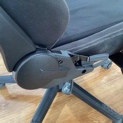 ゲーミングチェアリクライニング機能付き【町田市再生家具】252509の画像