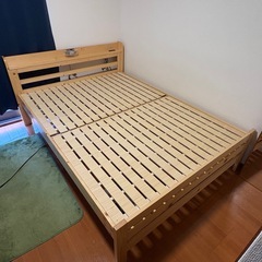 ダブルベッド＆マットレスセット 木製フレーム／コンセント・ライト付きの画像