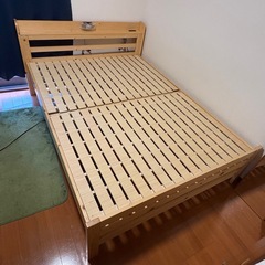 ダブルベッド＆マットレスセット 木製フレーム／コンセント・ライト付きの画像